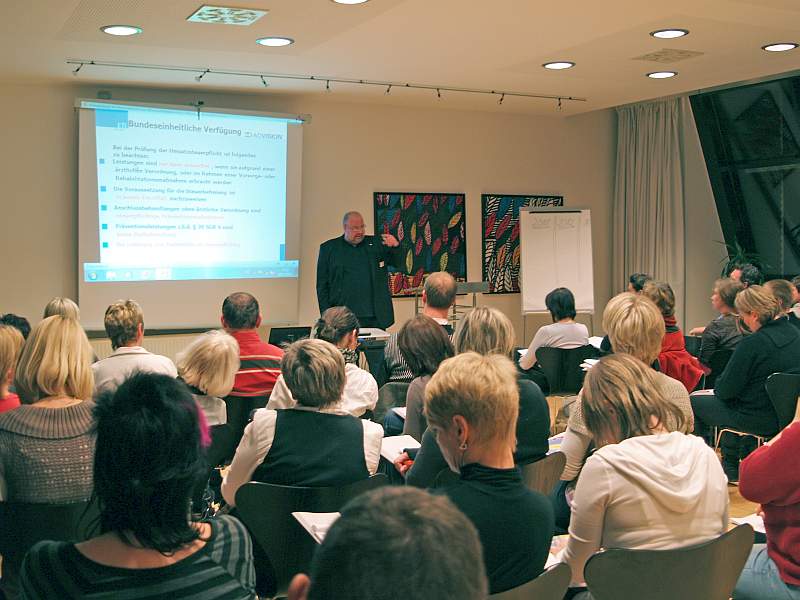 Thomas Pech beim ExpertenFORUM Heilmittelerbringer am 7. Dezember 2011 in Chemnitz in Zusammenarbeit mit der optadata
